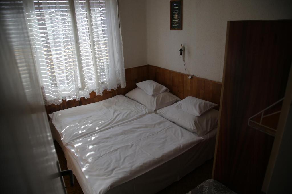 Hotel Simply Szallo Balatonboglár Pokoj fotografie