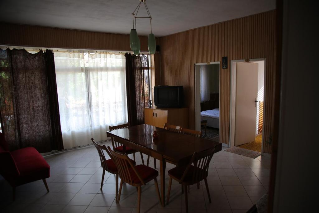 Hotel Simply Szallo Balatonboglár Pokoj fotografie